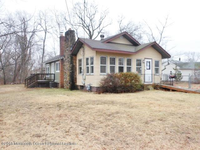 96 West Concourse Keyport, NJ 07735 - Photo 3 of 16 352-513149 - Front left angle