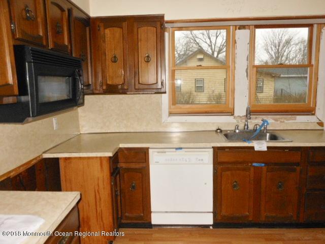 96 West Concourse Keyport, NJ 07735 - Photo 4 of 16 352-513149 - Kitchen - another angle 2