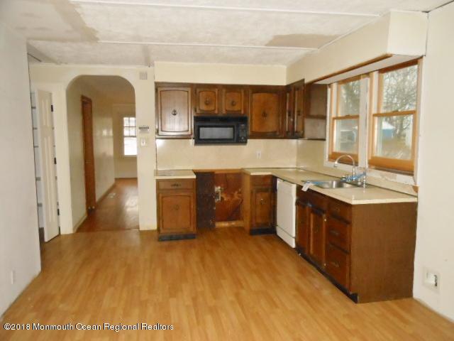 96 West Concourse Keyport, NJ 07735 - Photo 5 of 16 352-513149 - Kitchen - another angle