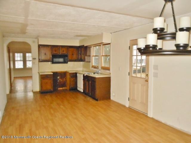 96 West Concourse Keyport, NJ 07735 - Photo 8 of 16 352-513149 - Kitchen and Dining Area
