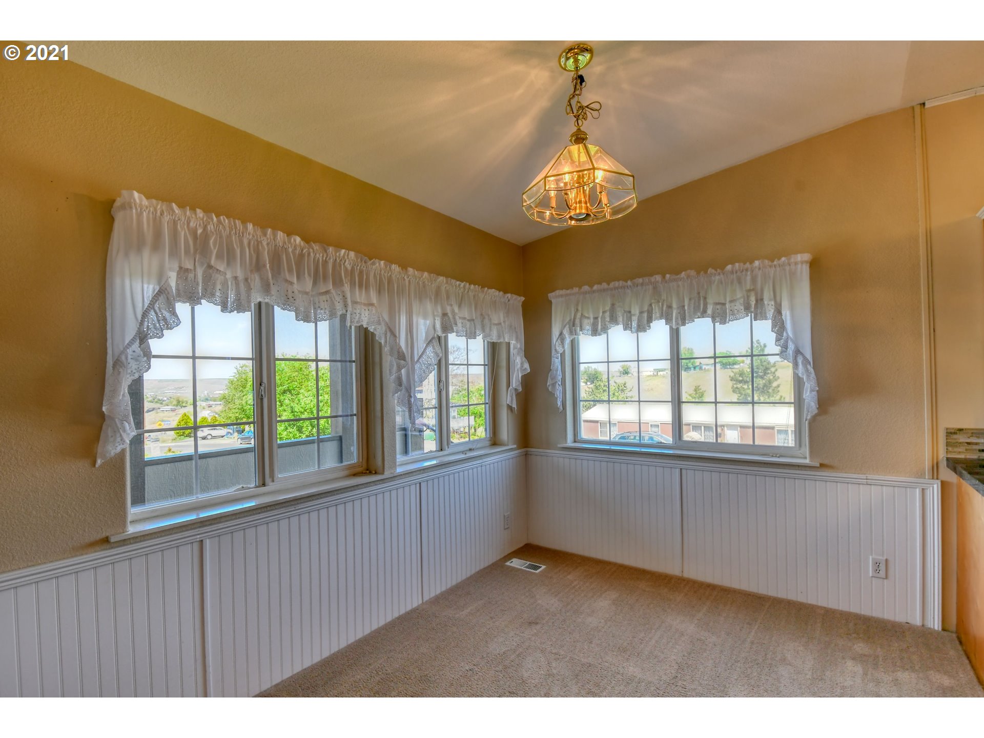 980 Southwest Marshall Avenue Pendleton, OR 97801 - Photo 9 of 32 Gallery Image 9