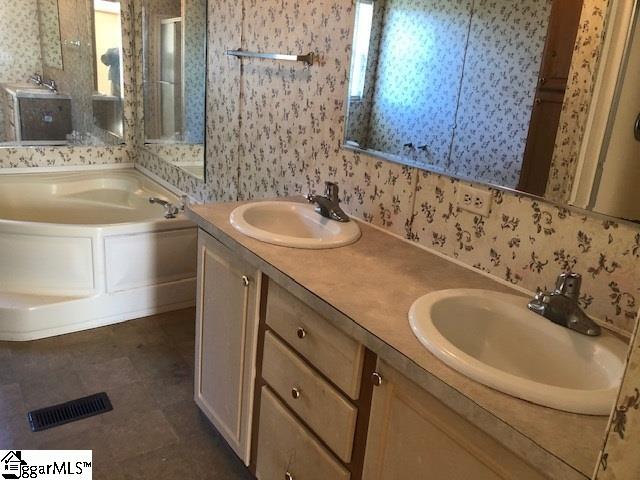 739 Hulon Howard Road Landrum, SC 29356 - Photo 10 of 24 Gallery Image 10