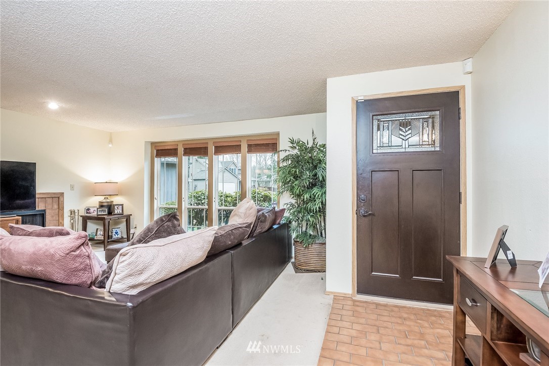 15827 Southeast 180th Court Renton, WA 98058 - Photo 3 of 22 Gallery Image 3