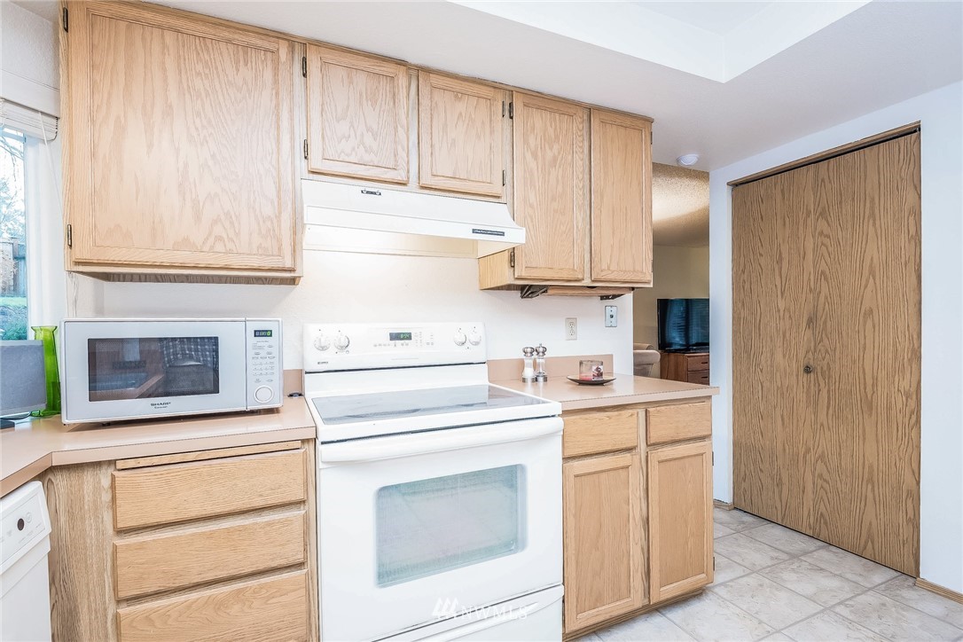 15827 Southeast 180th Court Renton, WA 98058 - Photo 8 of 22 Gallery Image 8