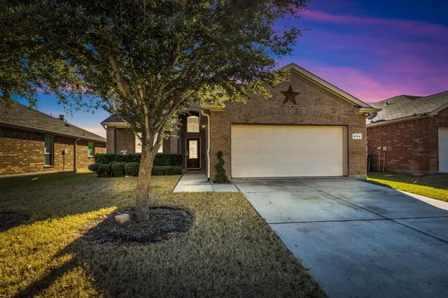 $2,350 | 1711 Twin Hills Way, Princeton, TX 75407