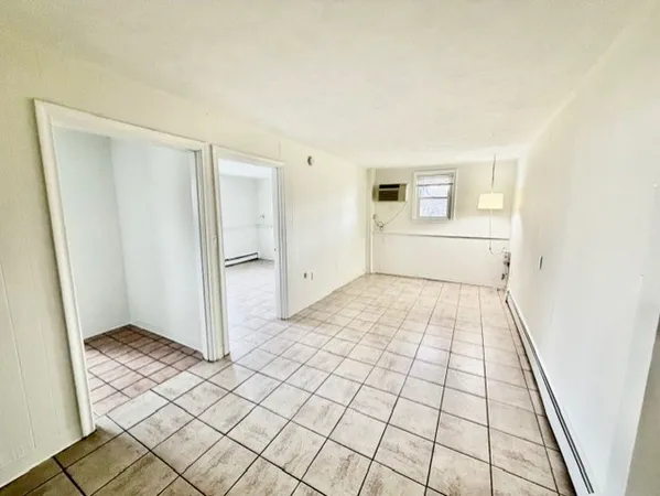 $1,900 | 900 Lexington Street, Unit B2, Waltham, MA 02452