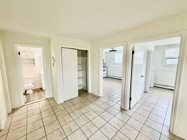 $1,900 | 900 Lexington Street, Unit B2, Waltham, MA 02452