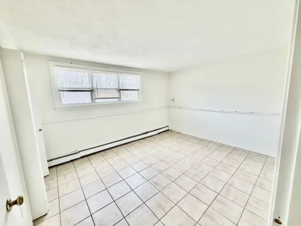 $1,900 | 900 Lexington Street, Unit B2, Waltham, MA 02452