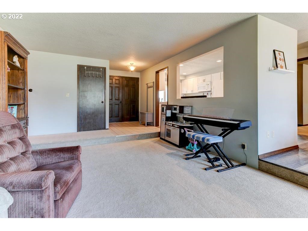 19290 Southwest Wright Street Aloha, OR 97078 - Photo 5 of 32 Gallery Image 5