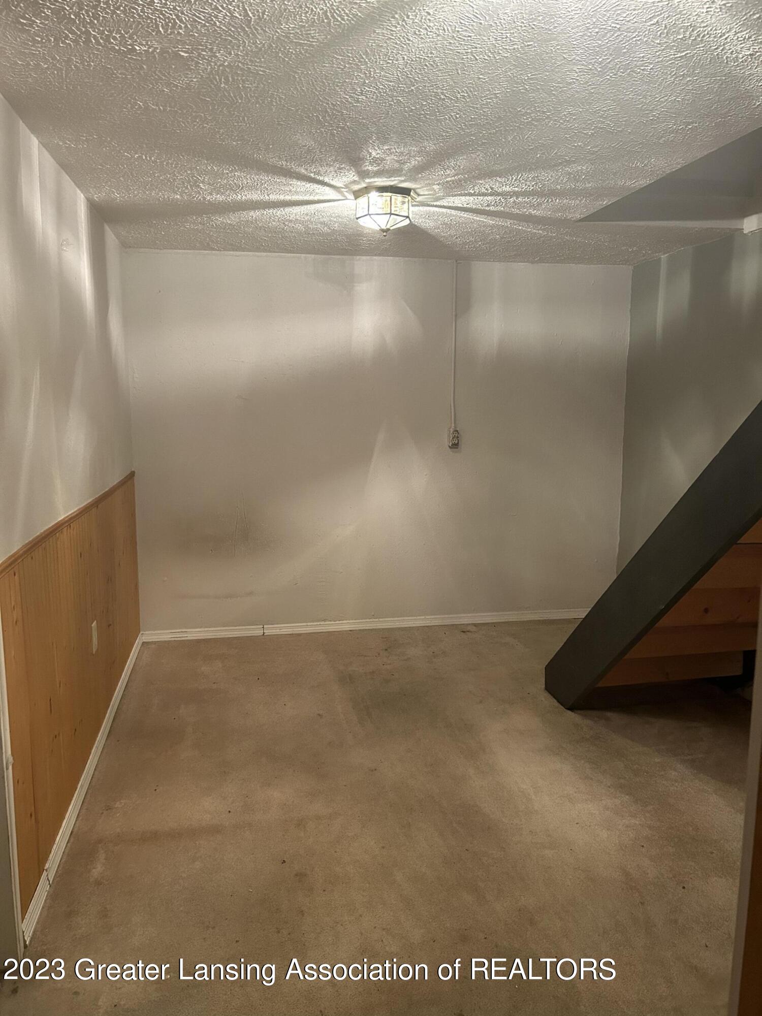 3926 Hunters Ridge Drive, Unit 4 Lansing, MI 48911 - Photo 13 of 19 3A4023C3-FD61-4B5D-A311-E7FC590B265D