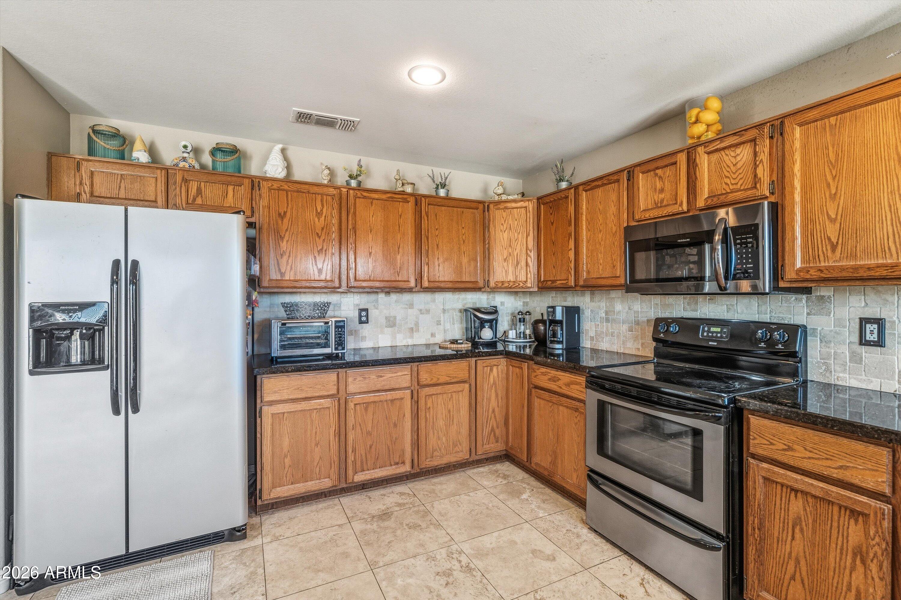 1414 North Birch Street Gilbert, AZ 85233 - Photo 12 of 43 11-Kitchen
