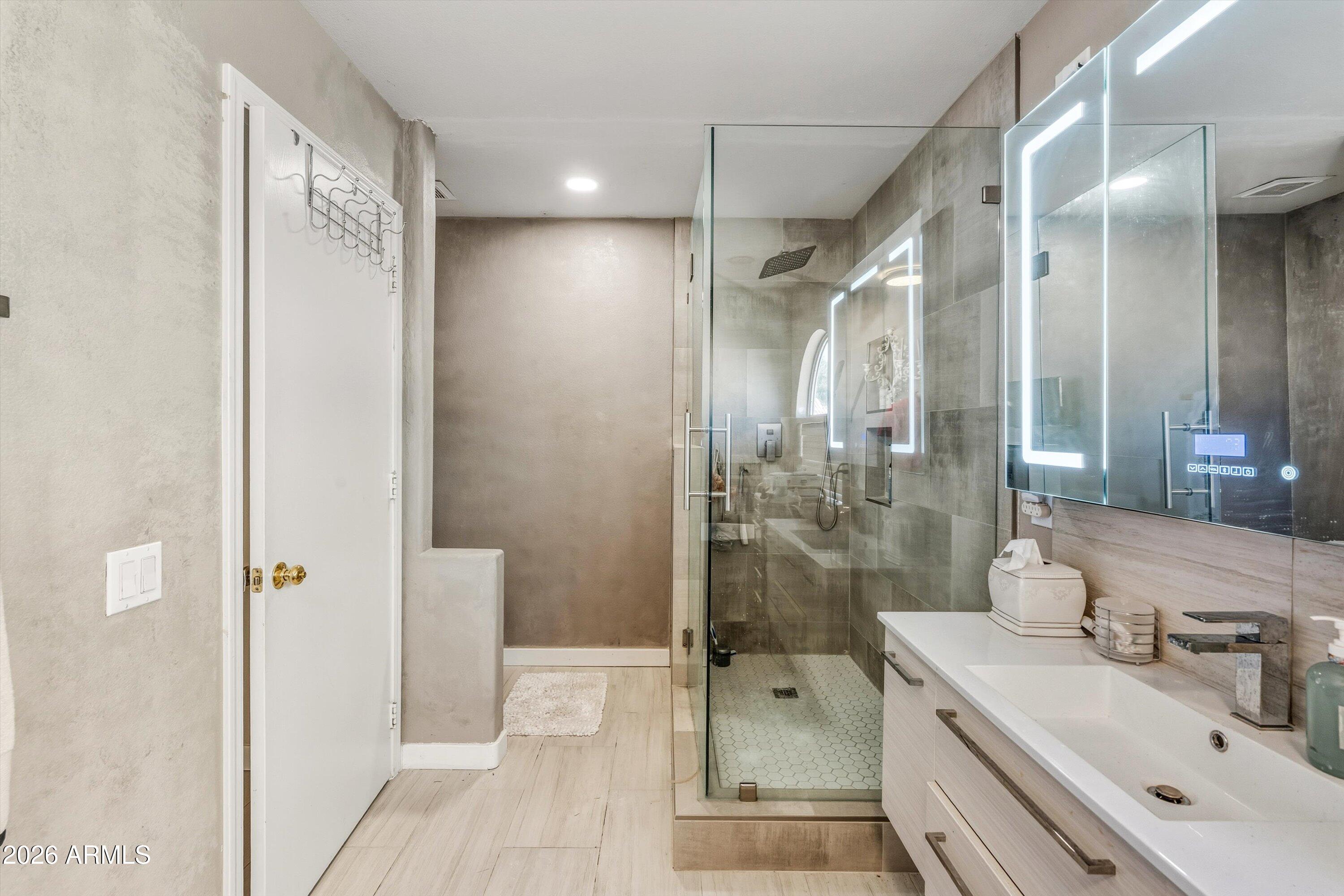 1414 North Birch Street Gilbert, AZ 85233 - Photo 29 of 43 25-Primary Bathroom