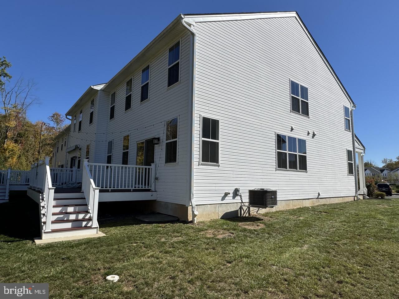 213 Wynstone Court Colmar, PA 18915 - Photo 5 of 39 side view