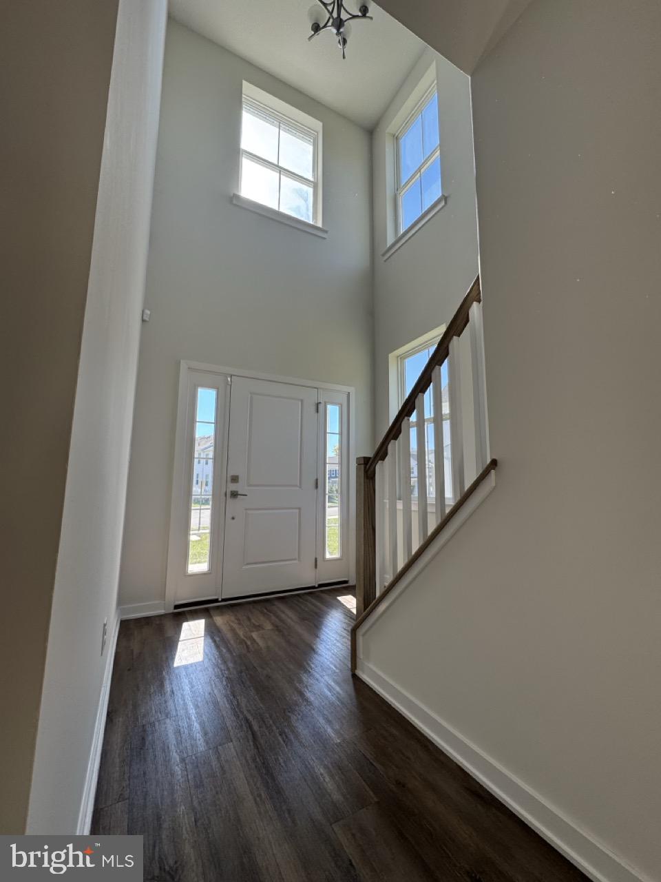 213 Wynstone Court Colmar, PA 18915 - Photo 7 of 39 foyer entry