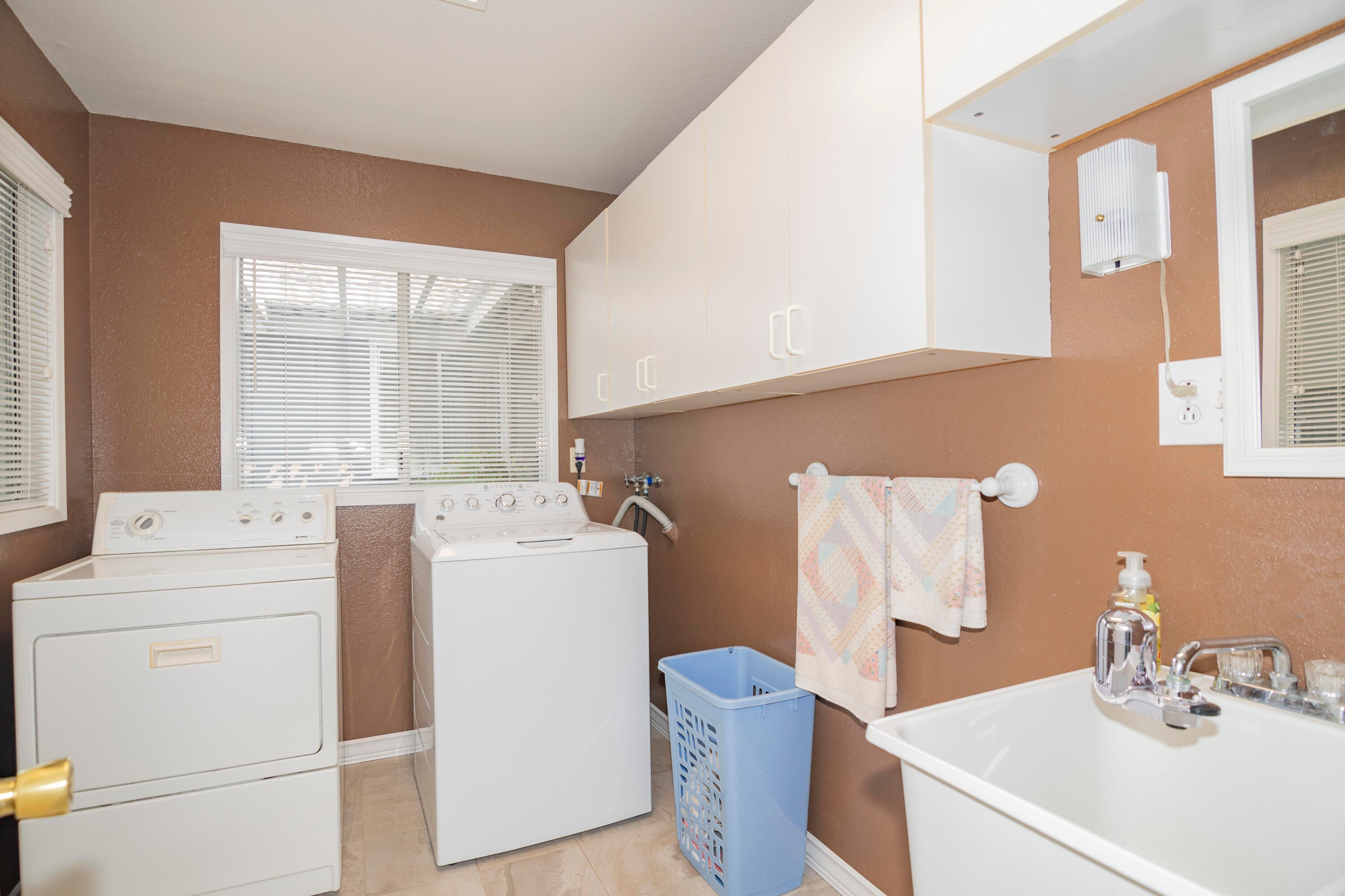 1728 Minear Road Medford, OR 97501 - Photo 18 of 68 Utility/Water Closet