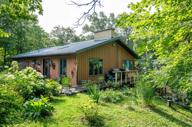 $430,000 | W8601 Highway 82, Elroy, WI 53929