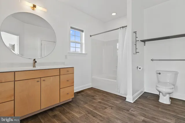 an empty room with closet and a ceiling fan