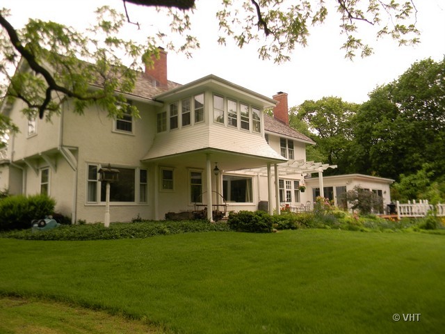 200 River Bluff Road Elgin, IL 60120 - Photo 2 of 19 a front view of a house with garden
