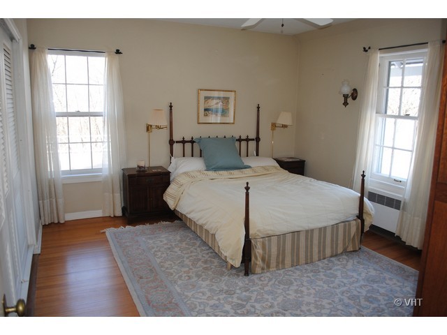 200 River Bluff Road Elgin, IL 60120 - Photo 15 of 19 a bedroom with a bed and a window