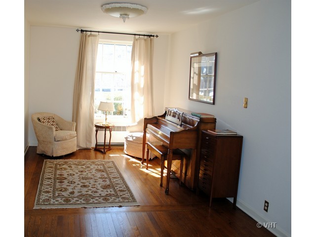 200 River Bluff Road Elgin, IL 60120 - Photo 8 of 19 a living room with furniture and a window