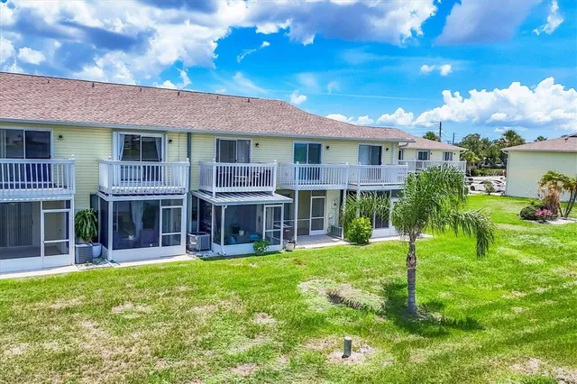 a view of a yard in front of the house