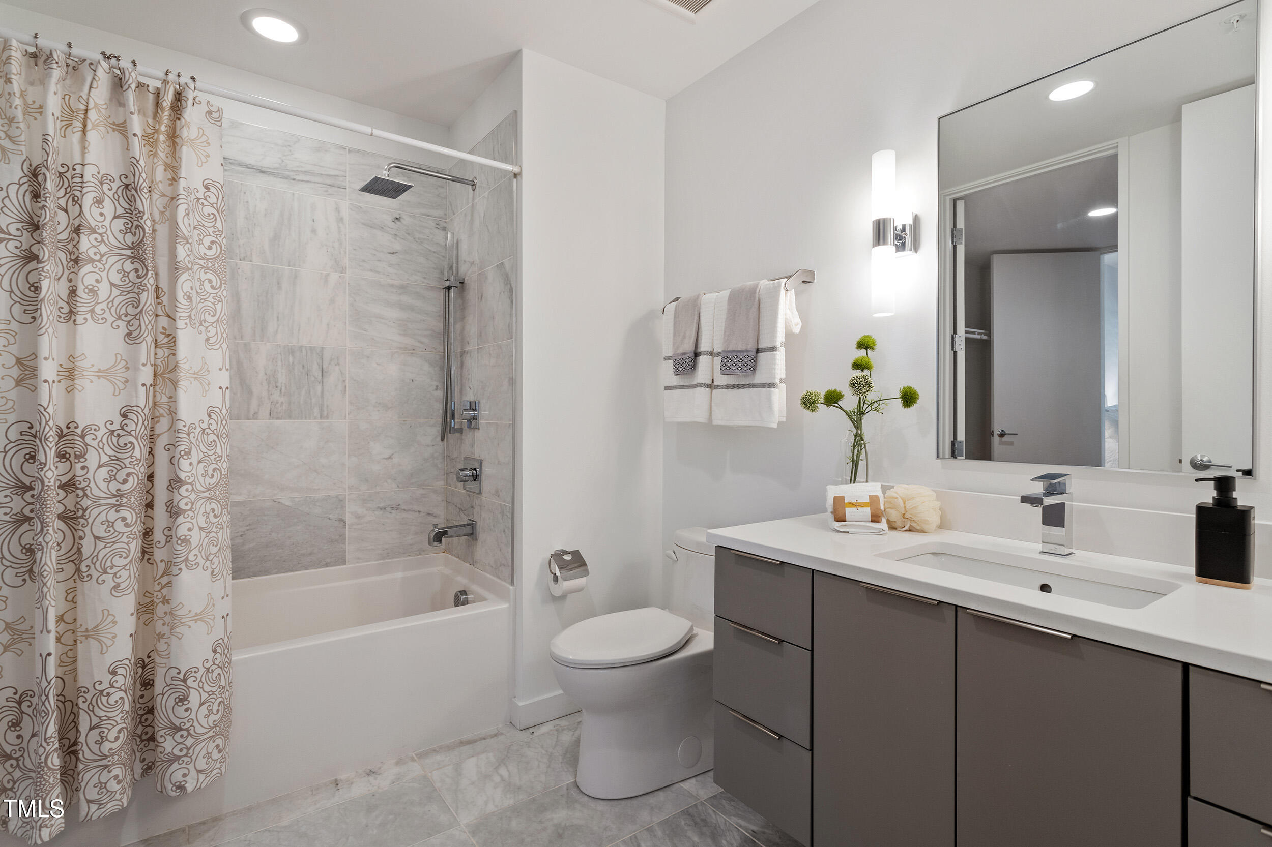 523 South West Street, Unit 404 Raleigh, NC 27601 - Photo 20 of 34 a bathroom with a sink toilet tub and shower