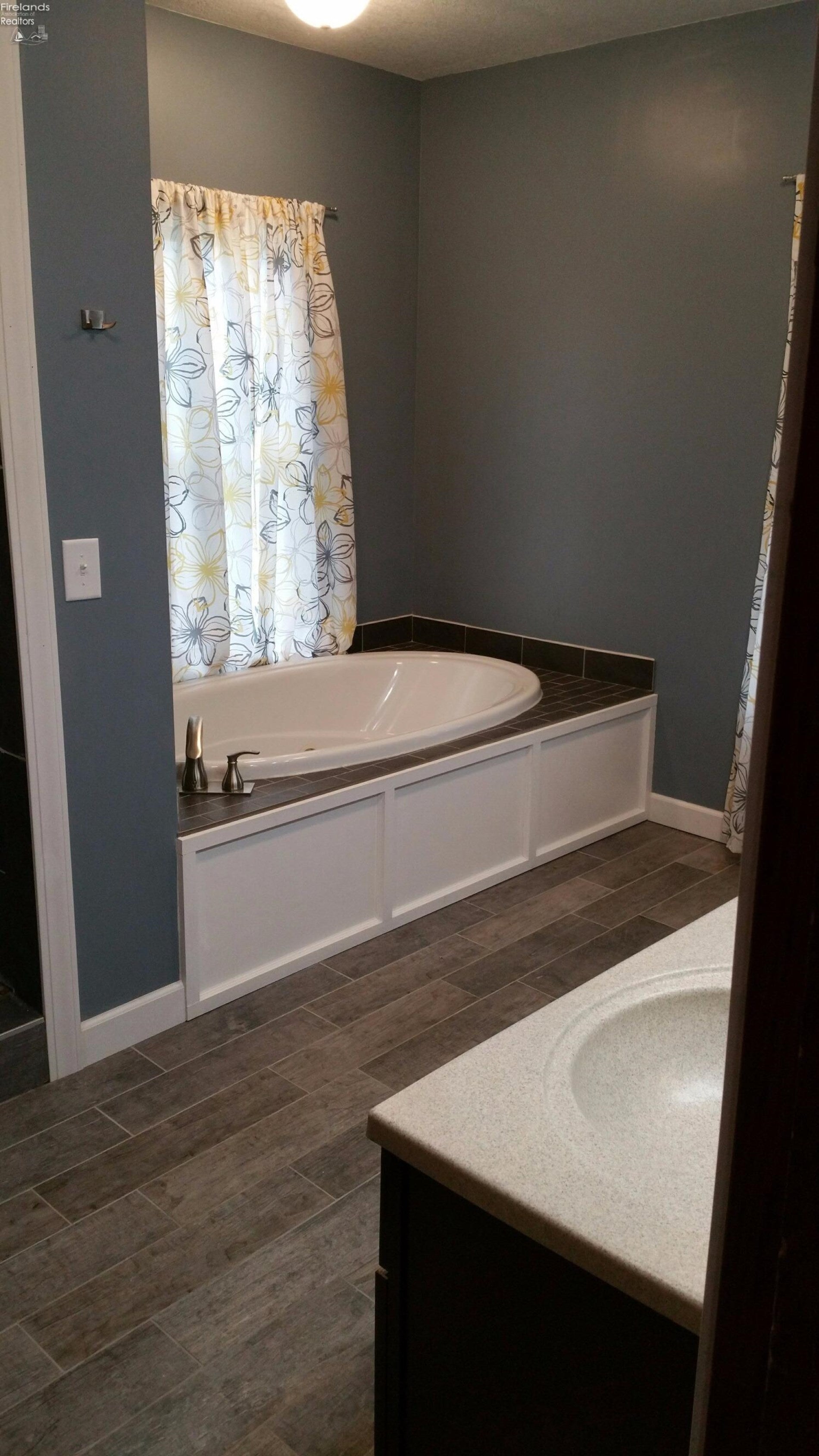 2560 East Harbor Road Port Clinton, OH 43452 - Photo 6 of 10 Gallery Image 6