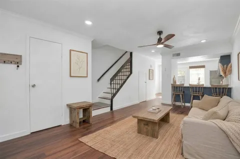 $160,000 | 2002 Gentryside Drive, Unit 113, Houston, TX 77077