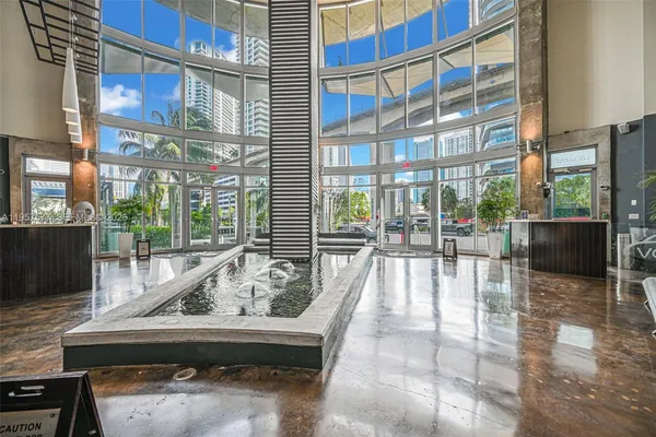 $4,900 | 690 Southwest 1st Court, Unit 1502, Miami, FL 33130
