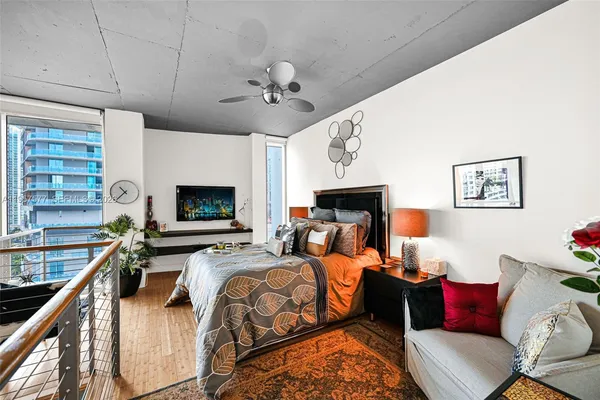 a view of a livingroom with furniture