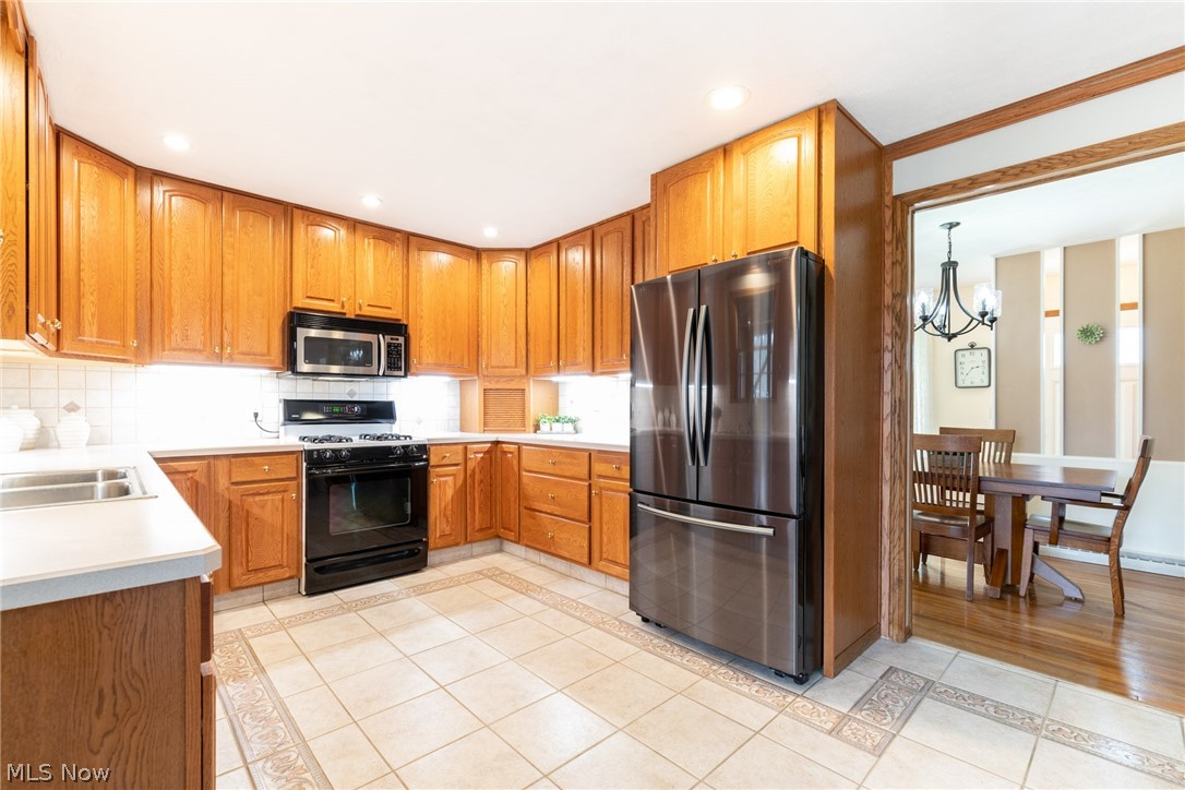 8139 Bainbridge Road Chagrin Falls, OH 44023 - Photo 5 of 33 Gallery Image 5