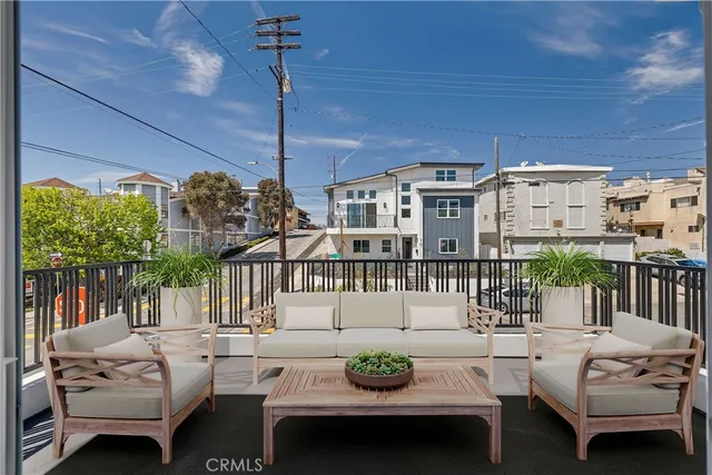 $1,799,000 | 2100 Carnegie Lane, Redondo Beach, CA 90278
