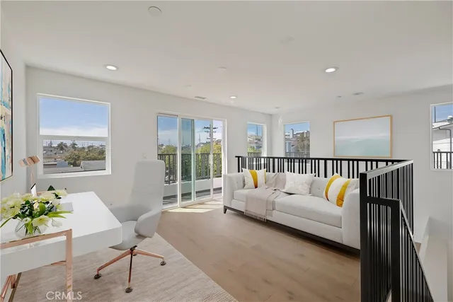 $1,799,000 | 2100 Carnegie Lane, Redondo Beach, CA 90278