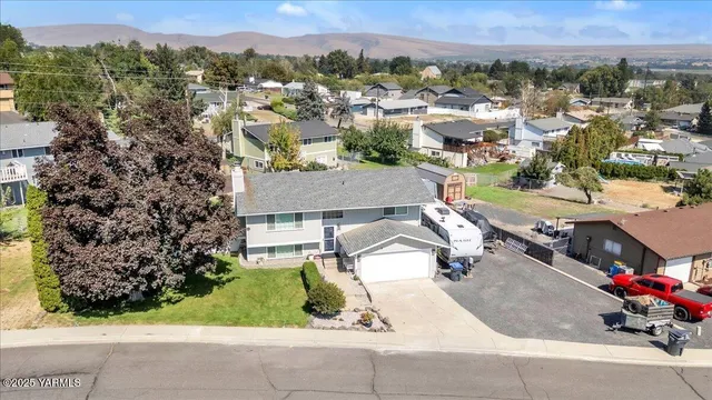 $440,000 | 211 Palmer Drive, Selah, WA 98942