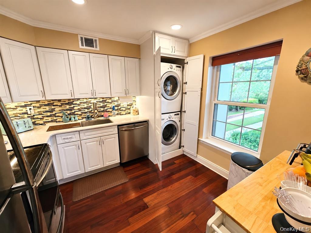 655 Middle Country Road, Unit 2H2 Coram, NY 11727 - Photo 20 of 37