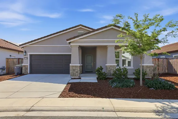 a front view of house with garage and yard