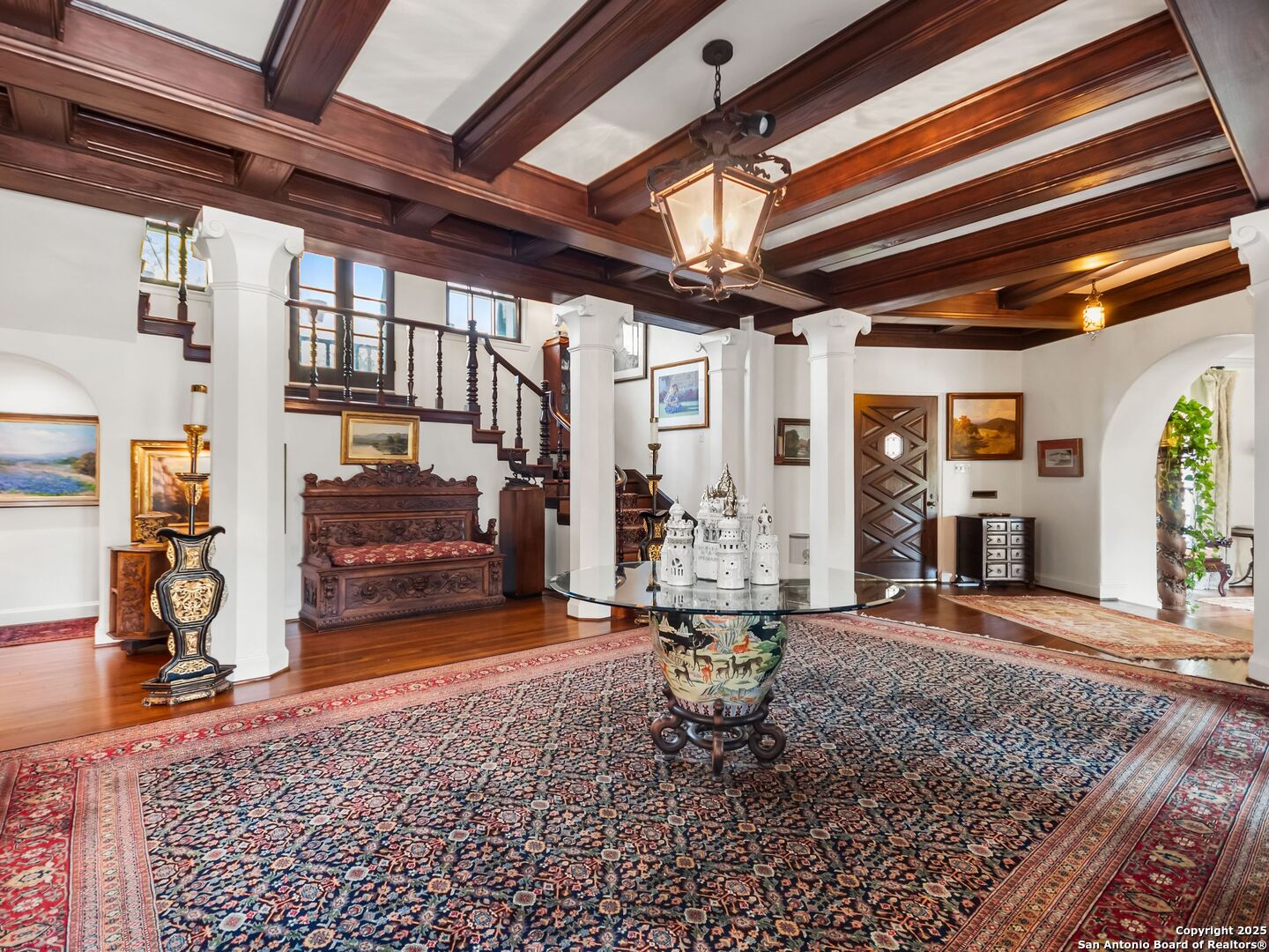 204 Zambrano Road San Antonio, TX 78209 - Photo 30 of 58 a living room with furniture