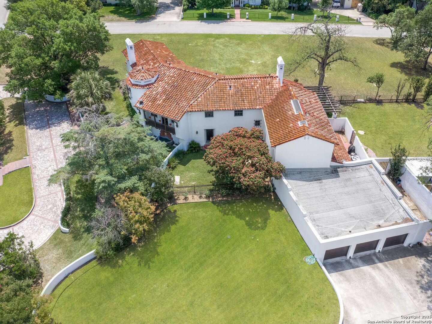 204 Zambrano Road San Antonio, TX 78209 - Photo 6 of 58 an aerial view of a house with swimming pool and ocean view
