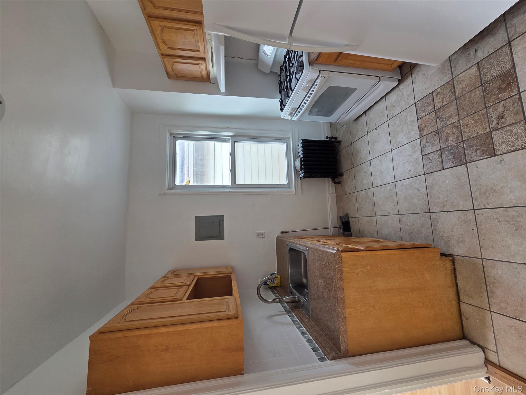 3561 Ropes Avenue Bronx, NY 10475 - Photo 3 of 10