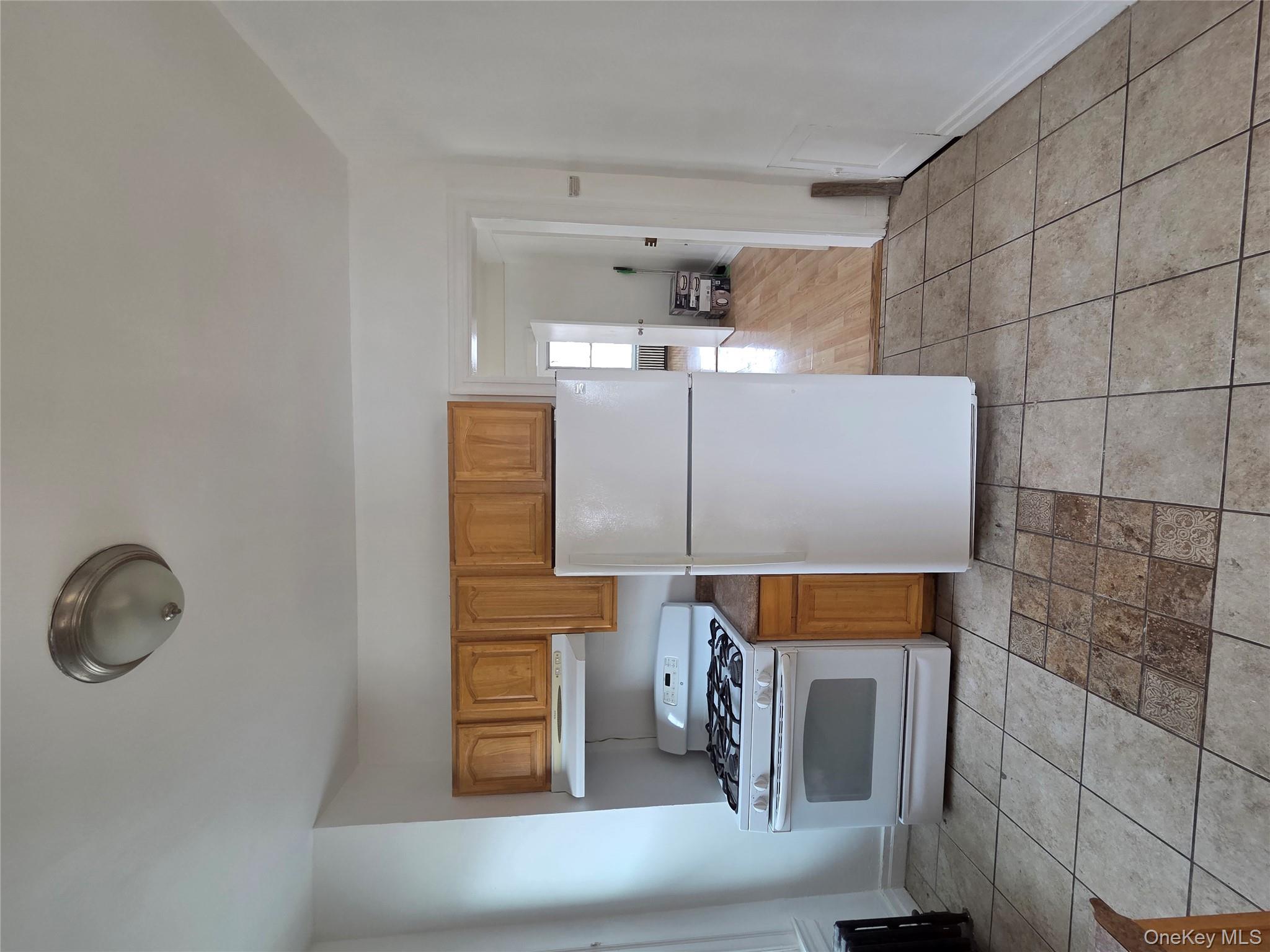 3561 Ropes Avenue Bronx, NY 10475 - Photo 4 of 10