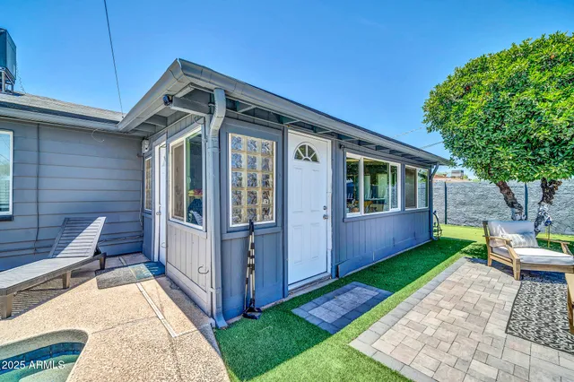 a view of a house with backyard and sitting area