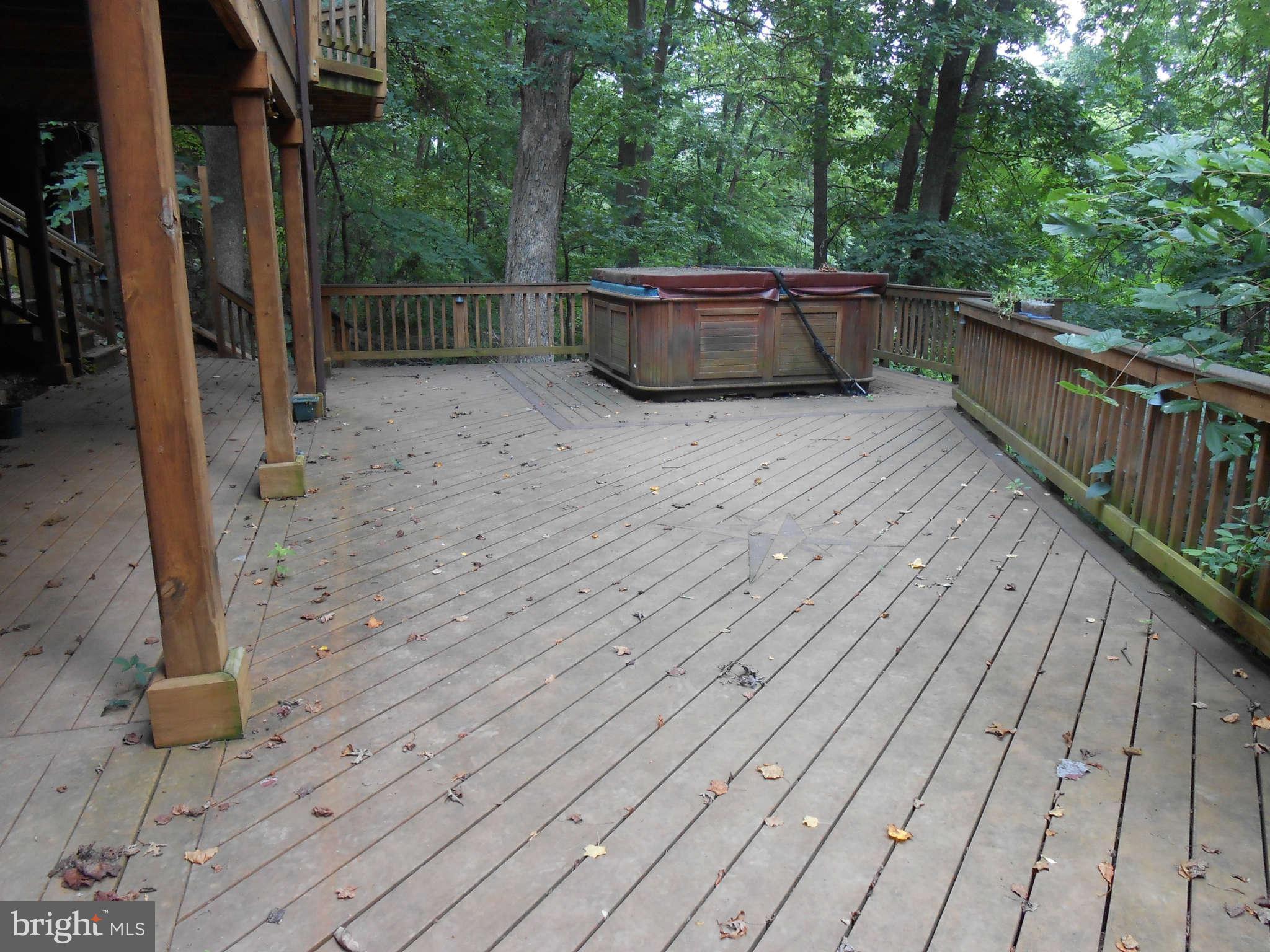 828 Jonathan Road Linden, VA 22642 - Photo 20 of 24 a view of balcony with wooden floor and fence