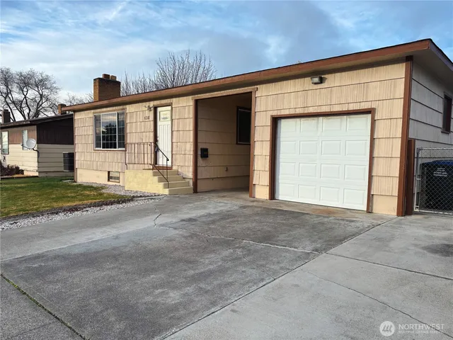 $325,000 | 426 East Brown Avenue, Moses Lake, WA 98837