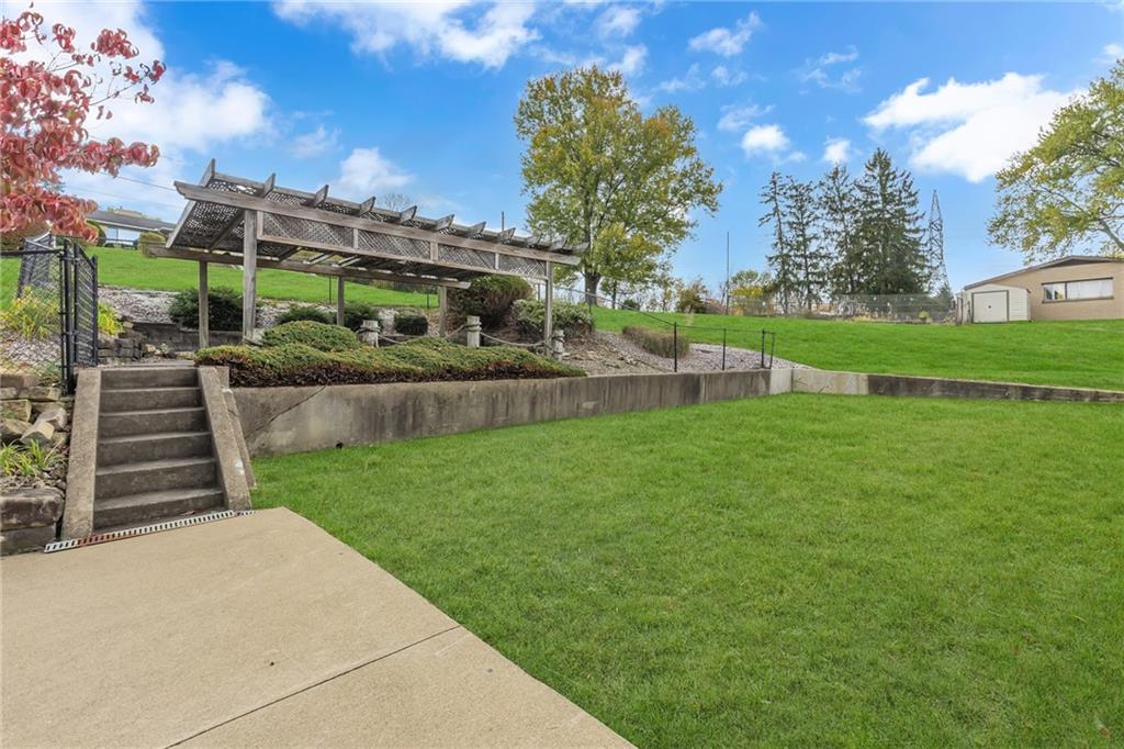 606 Wack Drive Rochester, PA 15074 - Photo 3 of 28