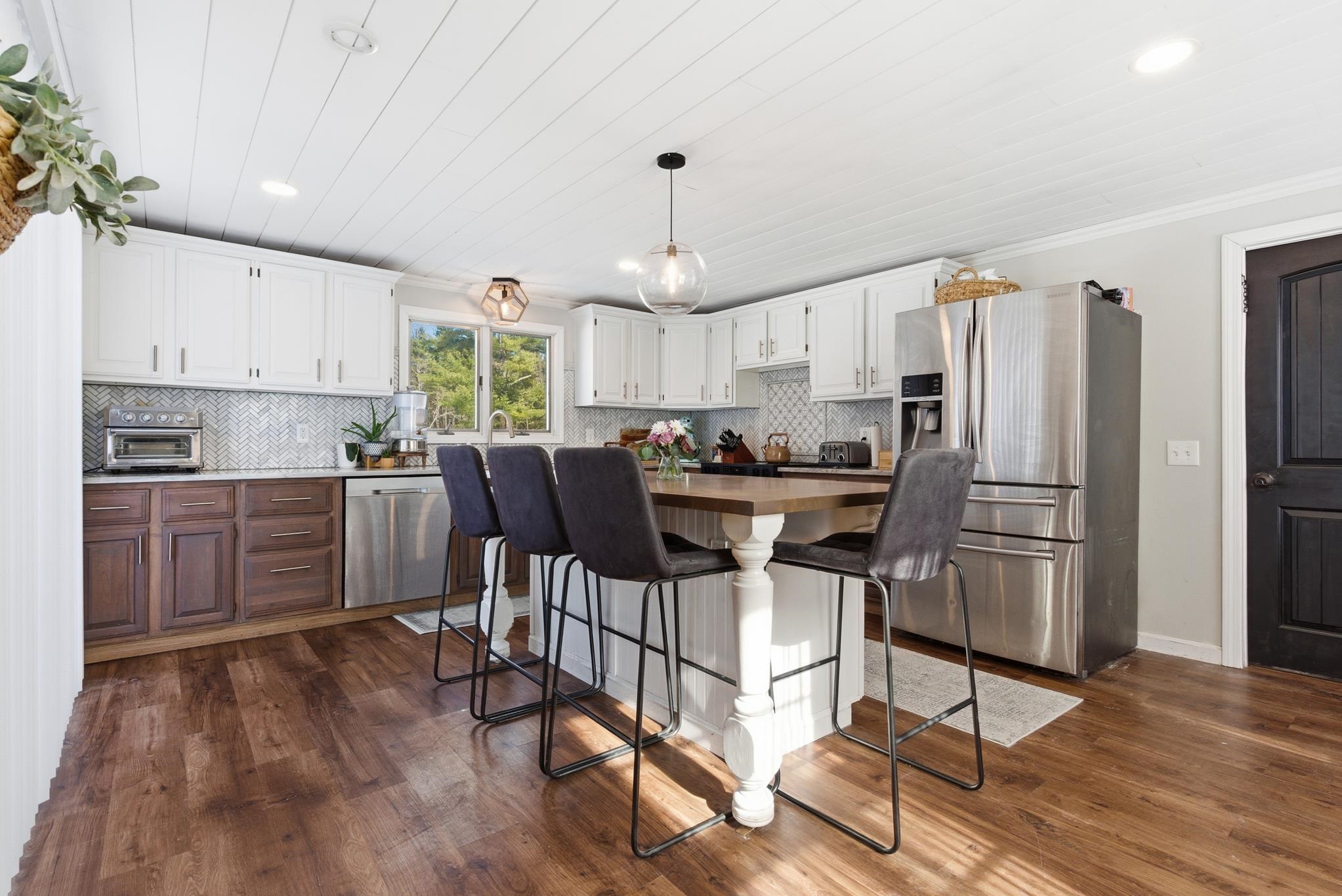 42 Rockland Road Weare, NH 03281 - Photo 4 of 40