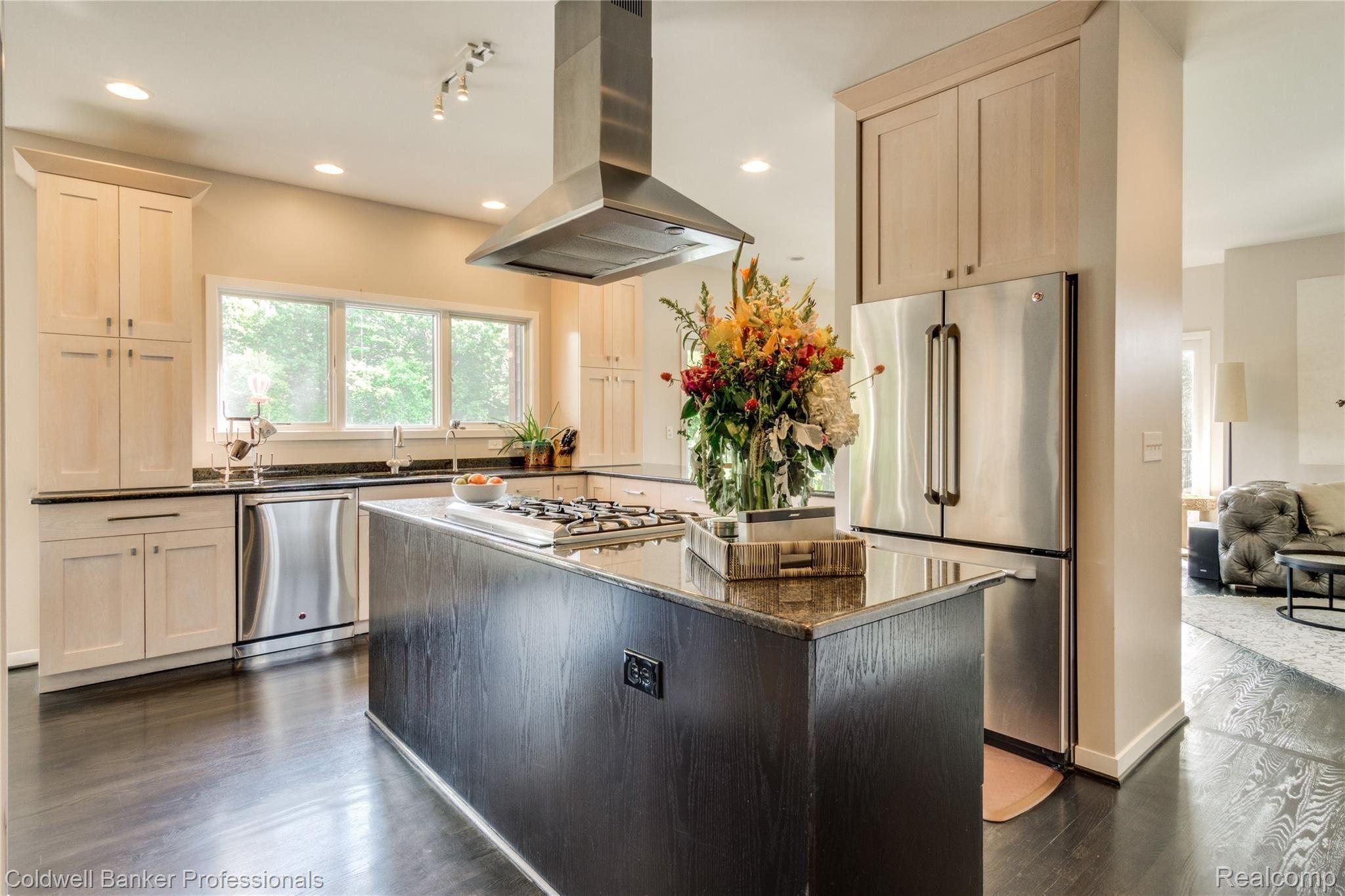 225 Kingston Road Leonard, MI 48367 - Photo 8 of 44 Interiors (2 of 48).jpg