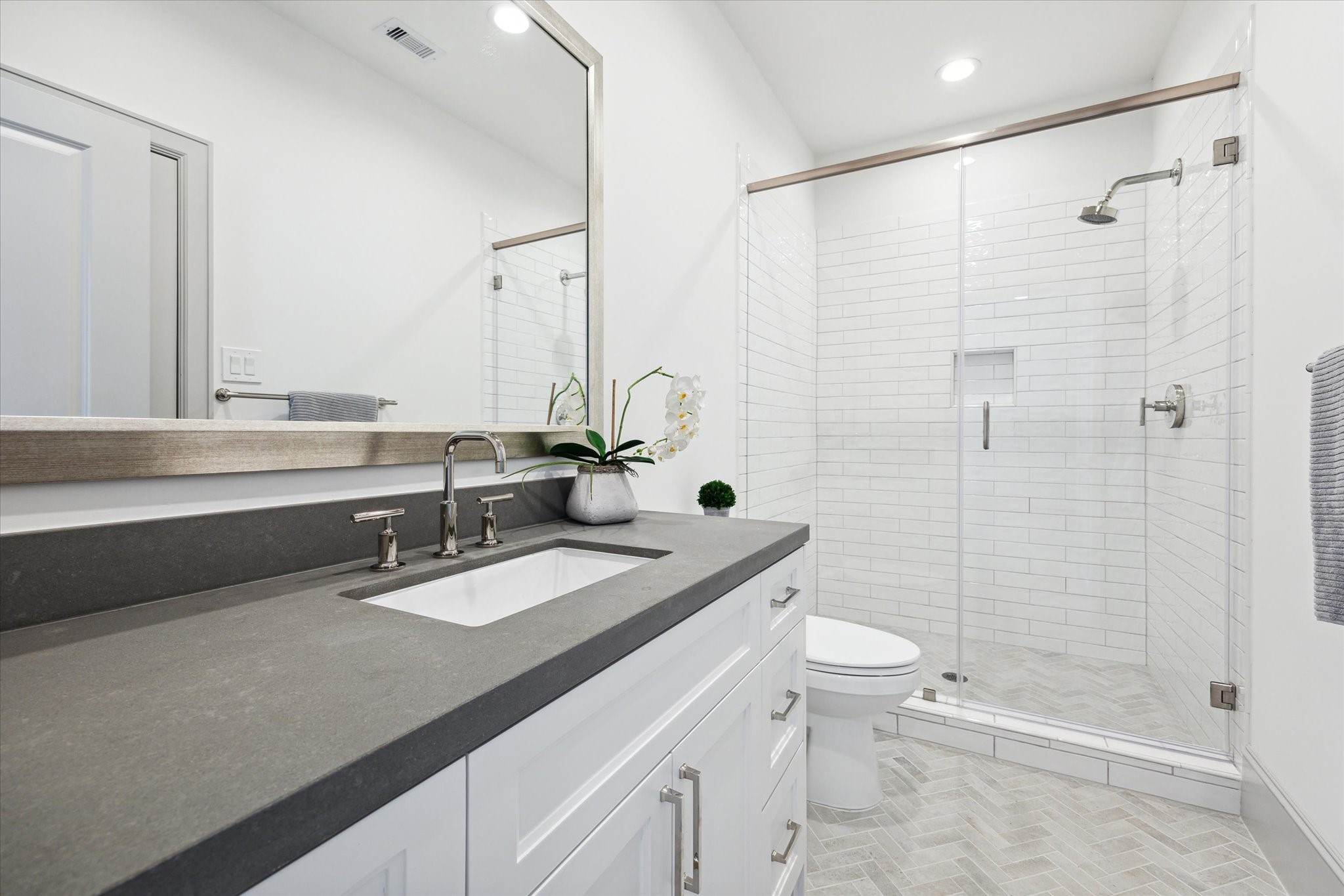 207 Sutton Row Place Houston, TX 77024 - Photo 23 of 29 Full bath accessible to game room and secondary bedroom, with Metropolis Gray Quartz countertops and glass enclosed shower.