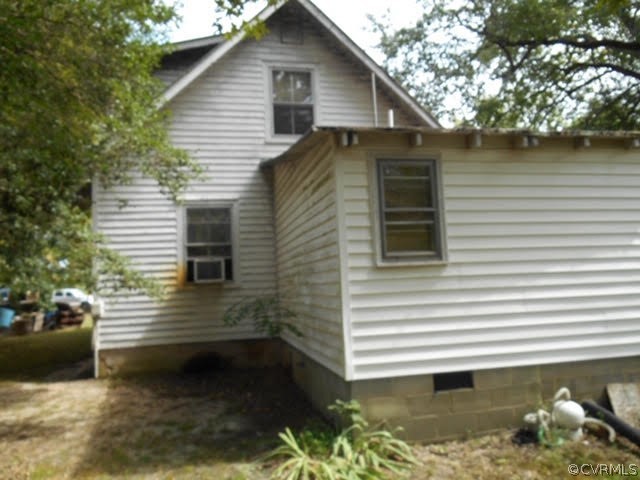 3226 Venable Road Kents Store, VA 23084 - Photo 2 of 6 a view of a back yard of the house