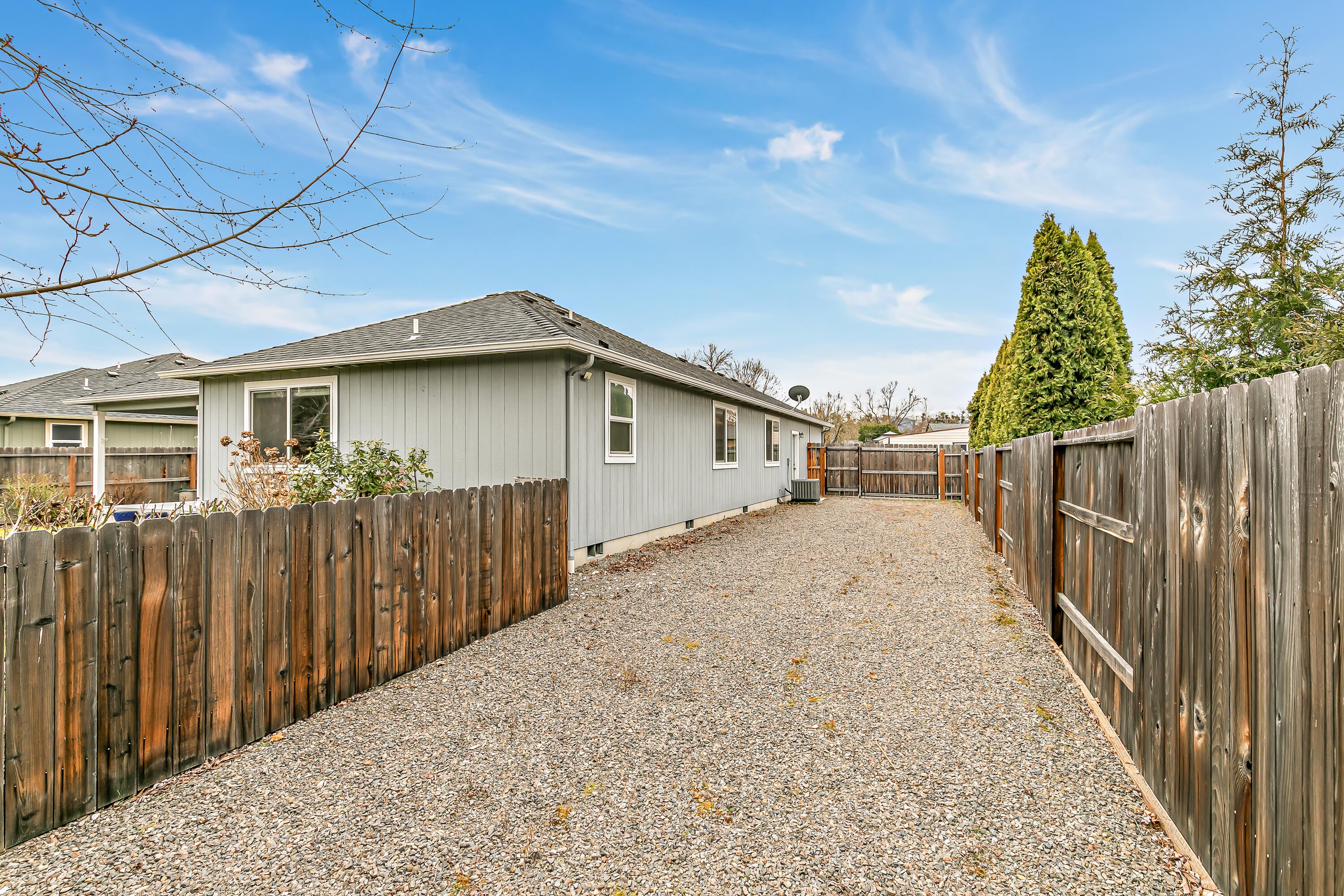 3288 Grant Road Central Point, OR 97502 - Photo 26 of 30 9R9A5909