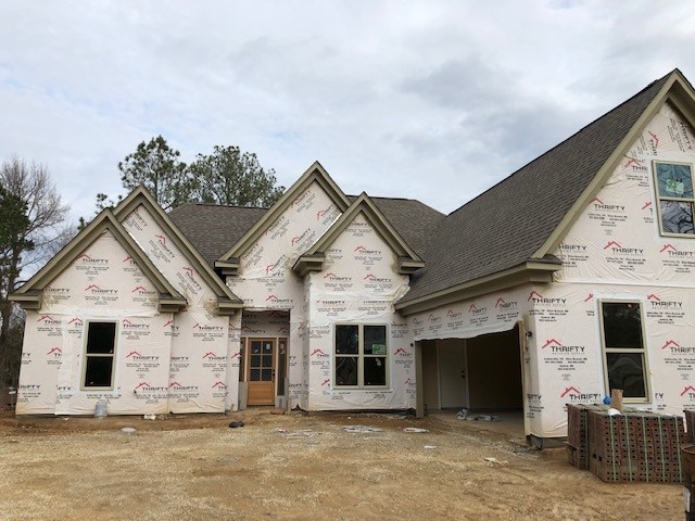 100 Harvest Road Coldwater, MS 38618 - Photo 1 of 6 front view of a house with a garage